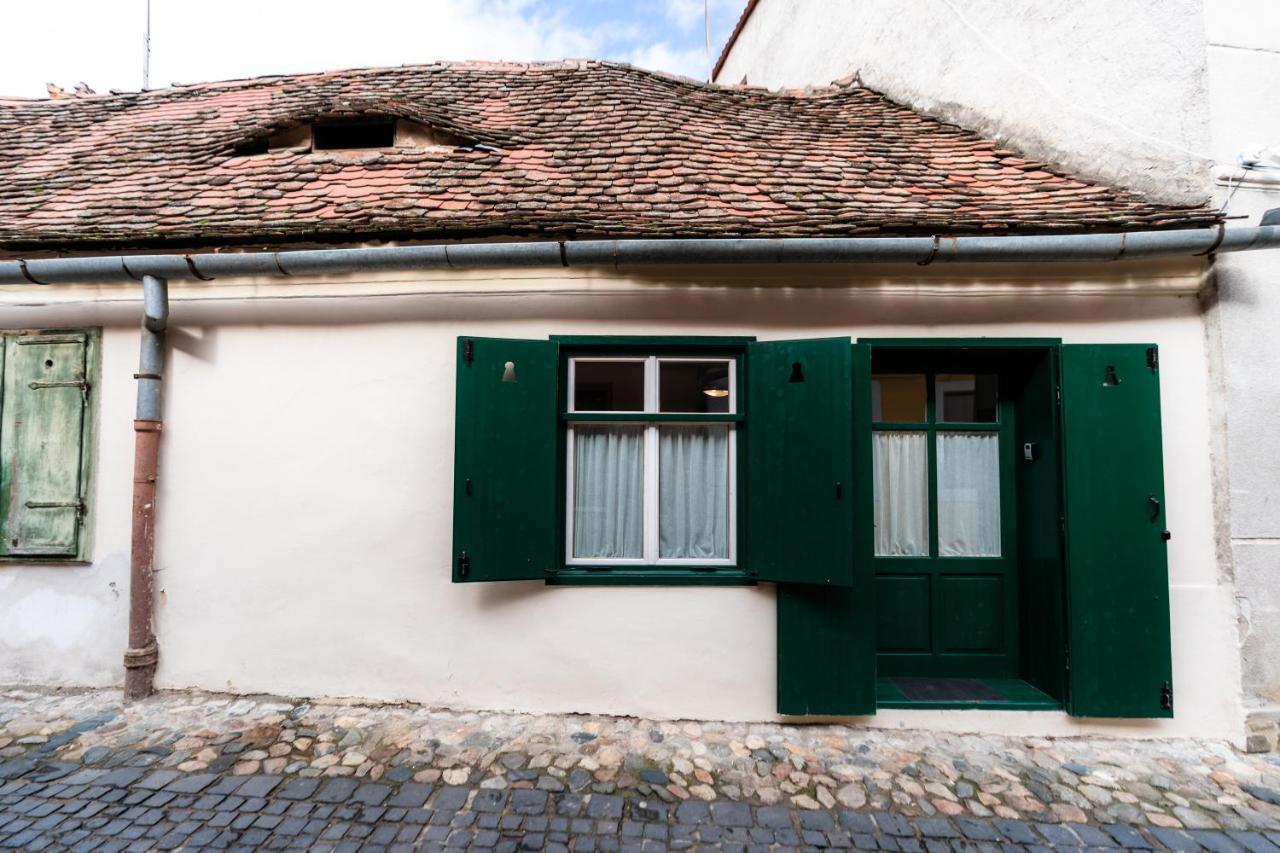 Charming Studio Ideal For Getaways Or Workations In Sibiu'S Medieval City Center Exterior photo